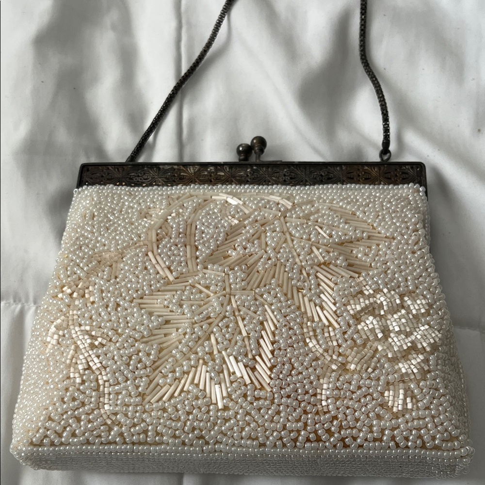 Vintage Elegant Beaded Cream Clutch